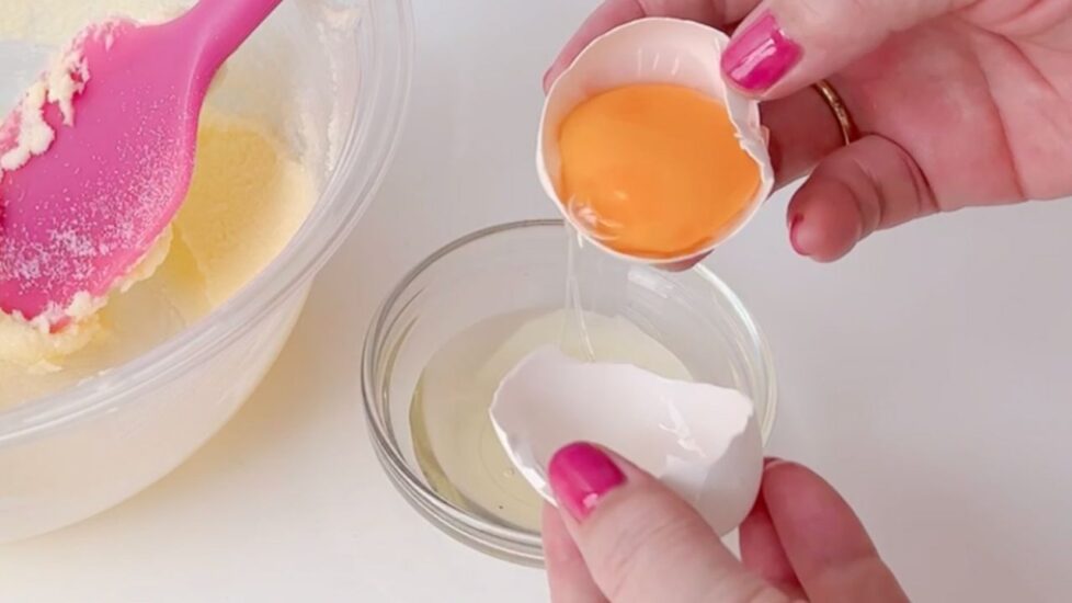 卵白を使わず卵黄だけで作ると型抜きしやすい