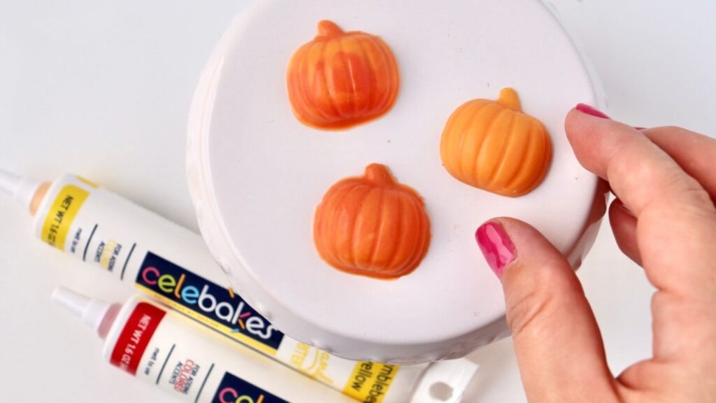 オレンジで作ったカボチャのチョコレートはハロウィン用