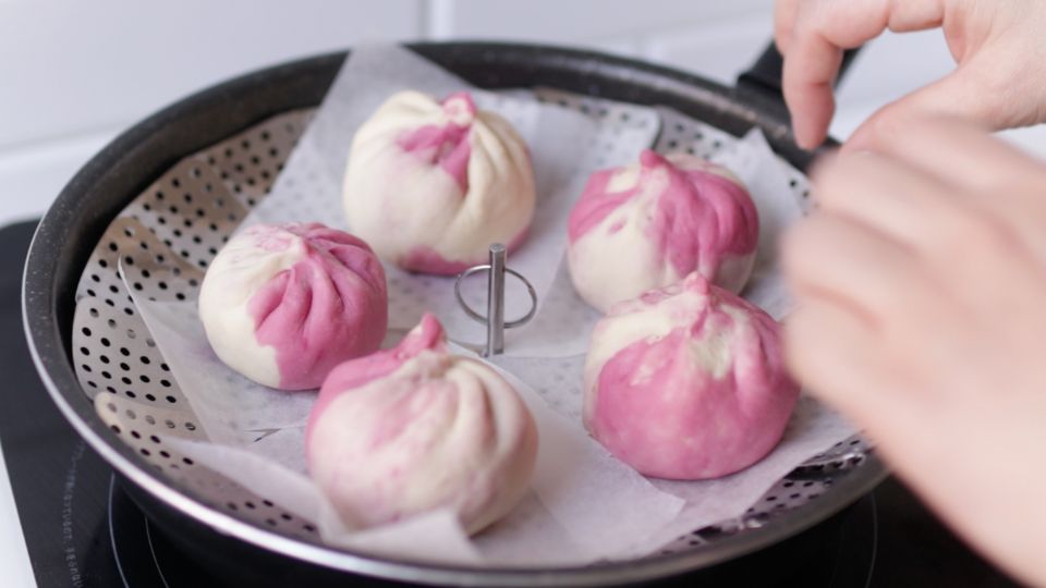 フライパンで蒸した肉まん