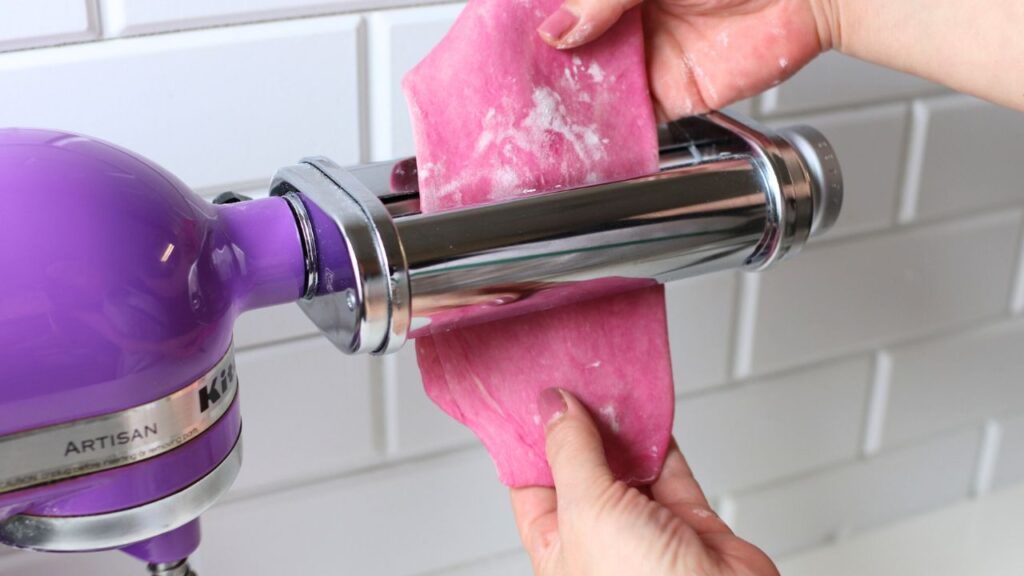 電動パスタマシンは両手が自由