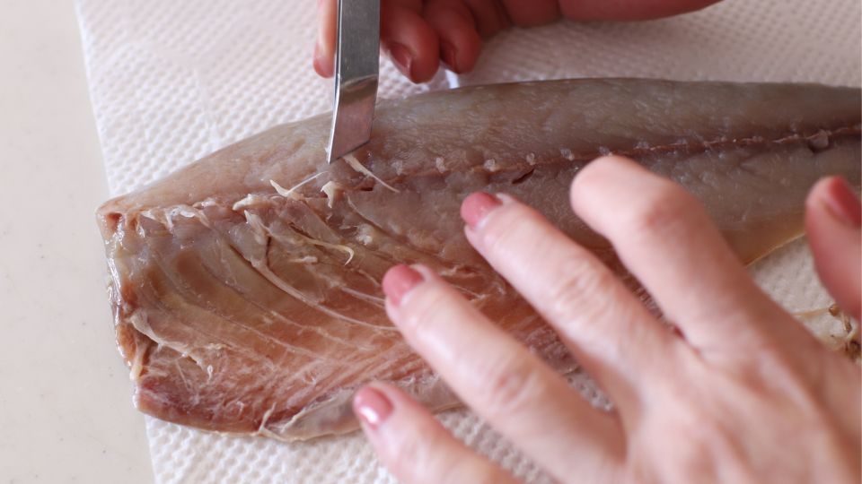鯖の骨を抜く方法