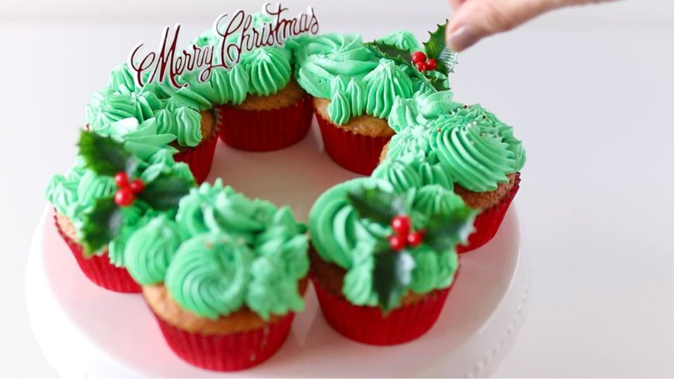 ホールっぽく作れるクリスマスのカップケーキケーキ