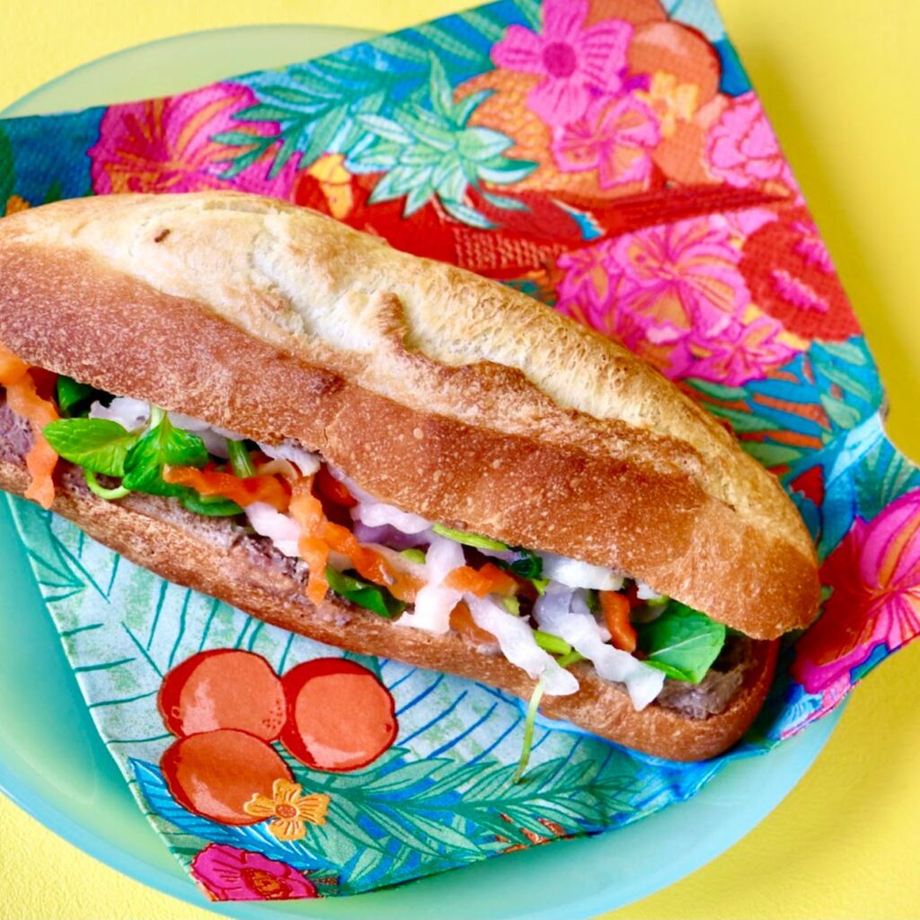 フードプロセッサで切った甘酢ピクルスでバインミー