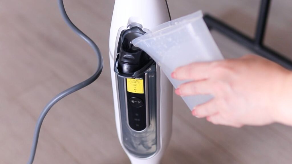 水を入れすぎないカップ付属、使用前に注入する