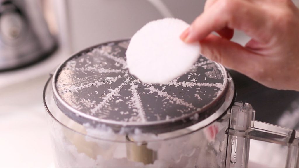 フードプロセッサーのおろし金パーツを使うと残る食材